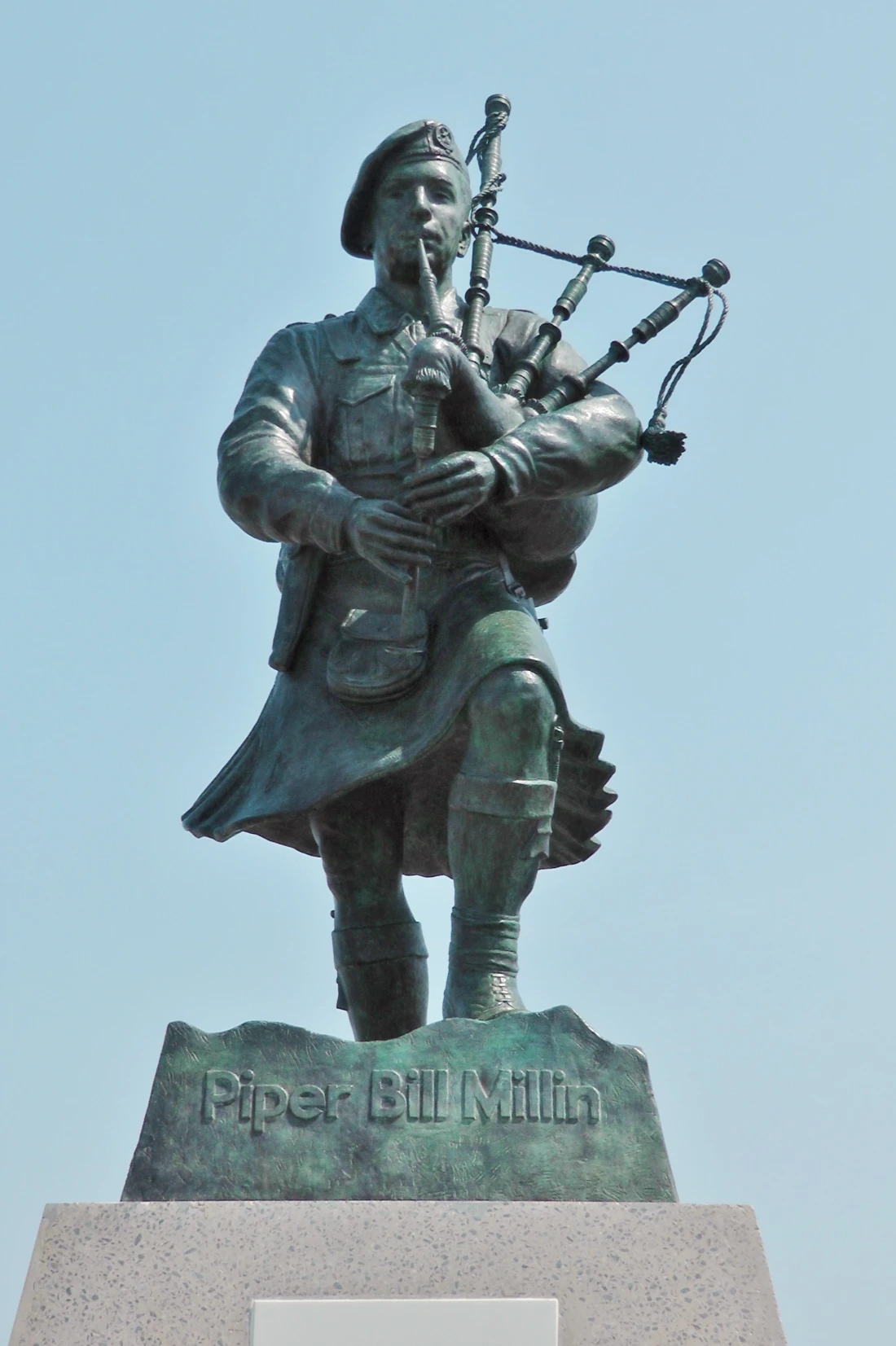 piper bill millin statue at sword beach